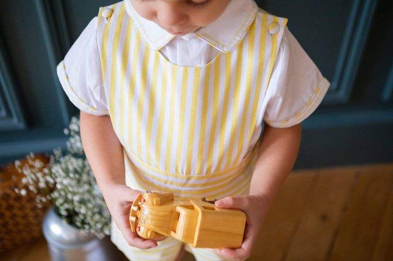 Ensemble salopette à rayures jaune & chemise