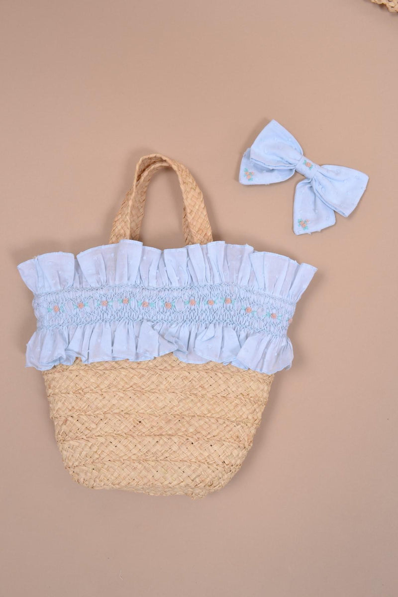 Penelope, Sac en raphia avec volants smockés, en plumetis bleu - raffia bag with  handsmocked ruffles, in  blue plumetis