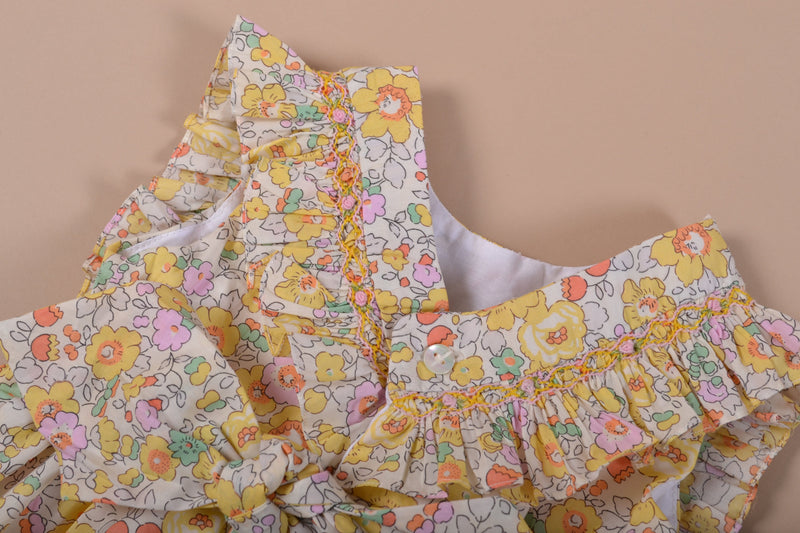 Robe à volants smockés, dos V, Liberty Betsy soleil rose