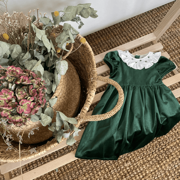 Robe en velours vert pin