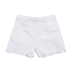 Sandra, short fille, bas festonné, en piqué de coton blanc-girl's shorts, scalloped bottom, in white cotton piqué